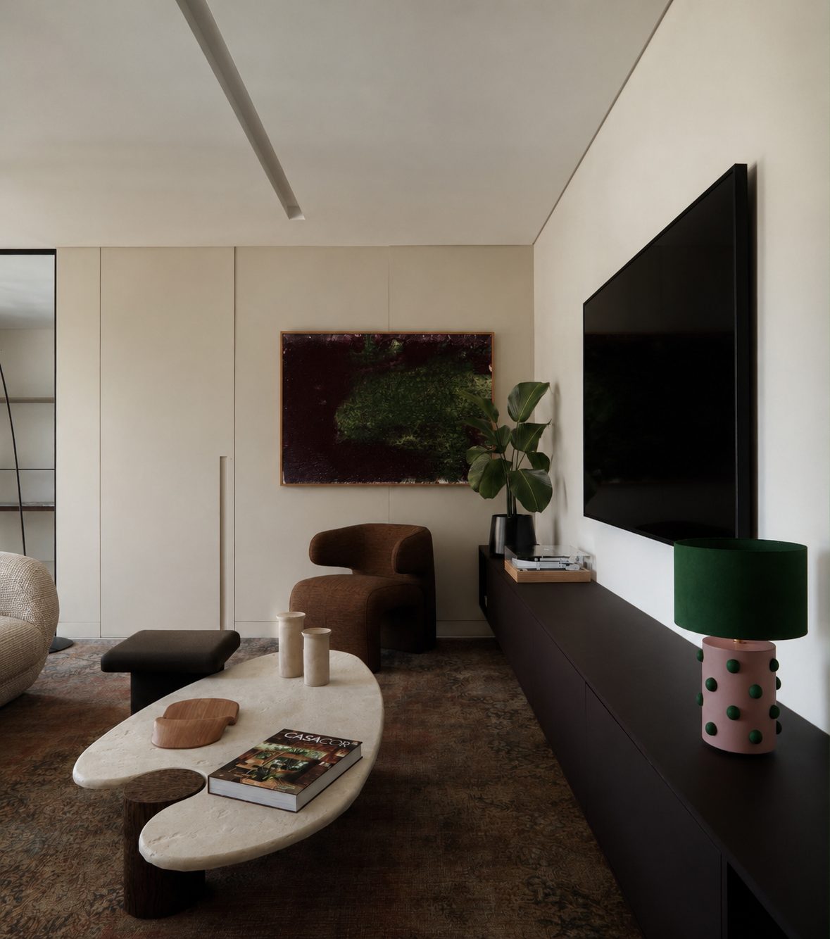 Sala de estar com poltrona do Apartamento Anil